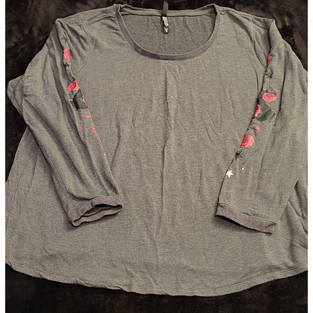 Woman's Torrid Gray Sleep Shirt With Rose And Star Details On Sleeve Size 3 (3X)